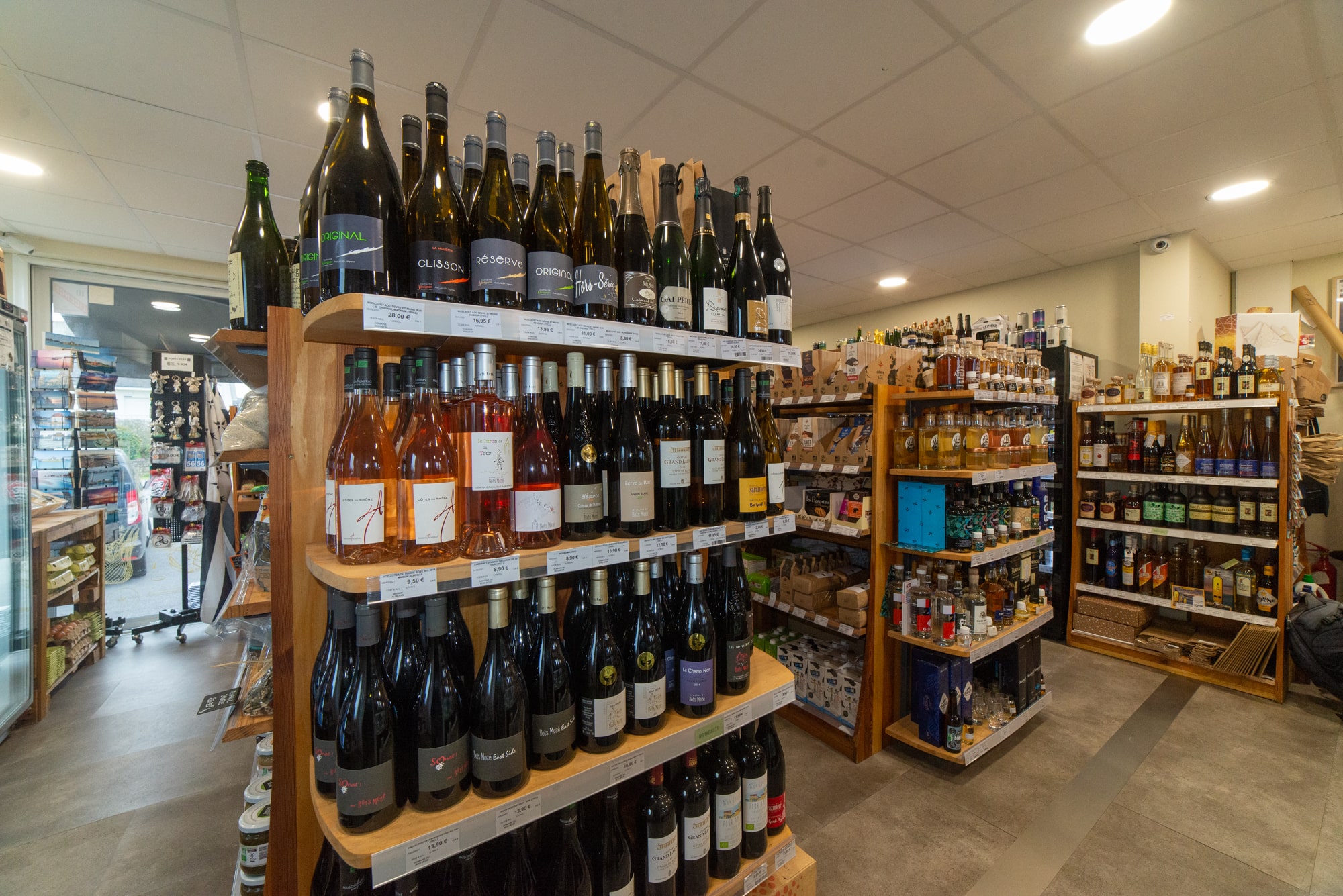 epicerie-locale_rayonnage-boissons_cave-vin