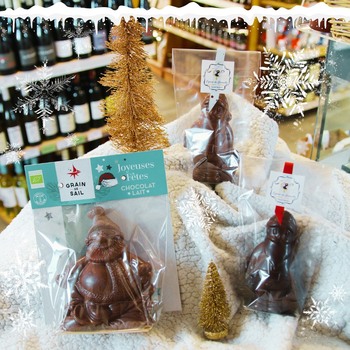 Père Noël en chocolat
Noir ou lait, que de délicieux chocolats !
@especedeganache  de Locoal Mendon et @graindesail  de Morlaix

#perenoel #perenoelchocolat #chocolat #noel #fetes2022 #artisanal #epiceriebretonne #epicerie #bretagne #breton #breizhenbouche #gourmandise