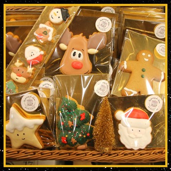 Ils sont arrivés hier !! Les magnifiques biscuits de Noël de @les.sucreries.de.locmi 🎄!

Produits localement avec des matières premières locales, les œufs de Ty t'oeuf Bio à Kervignac, la farine du Moulin de Saint Germain  à Erdeven et le beurre de Lait douceurs de Saint Sauveur à Merlevenez.

Pour lequel allez vous craquer ? ☃️

Kenavo ar’vechal

#biscuit #noel #biscuitsdenoel #gourmandise #sucreries #local #artisanal #madeinbreizh #circuitcourt #breizhenbouche
