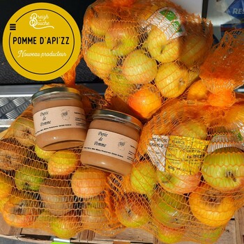 Quoi de mieux que de jolies pommes pour fêter l'arrivée de l'automne ?!
Pomme d'Api'zz est un verger familial, 100% bio situé à Rédené (29). 

Les filets de pommes (2,5kg) sont en vente à la boutique à 5,95€ soit 2,38€/kg
Ils fabriquent également de délicieuses compotes de pommes.

A très bientôt.
Kenavo ar’vechal

#pomme #pommes #bio #fruitetlegumesdesaison #breton #bretagne #verger #breizhenbouche #producteurs #circuitcourt