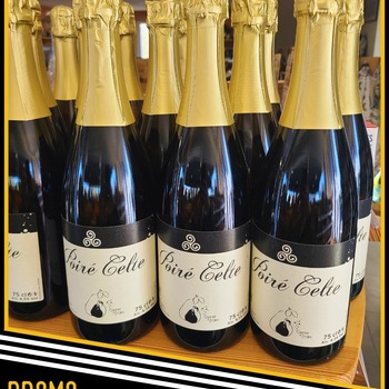Promo du mois 
-10% sur le Poiré Celtic

Le Poiré Celtique de chez Terres de la Maison Neuve, situé à Saint Nicolas du Tertre (56), est une boisson artisanale emblématique de la région, alliant tradition et savoir-faire. Élaboré à partir de poires soigneusement sélectionnées, ce poiré se distingue par sa douceur et son effervescence délicate. Chaque gorgée révèle une palette de saveurs fruitées, équilibrée par une légère acidité qui en fait une boisson rafraîchissante et conviviale.

La Maison Neuve, engagée dans une démarche respectueuse de l'environnement, utilise des méthodes de production durables, mettant en valeur les richesses du terroir. Que ce soit pour accompagner un repas ou pour célébrer un moment de convivialité entre amis, le Poiré Celtique est un véritable hommage aux traditions bretonnes et à l'art de vivre de la région. Découvrez cette délicieuse boisson et laissez-vous séduire par son caractère authentique et sa finesse.

Kenavo

 #tradition #bretagne #madeinbreizh #morbihan #plouhinec #breizhenbouche #caveartisanale #poiré
**Promotion dans la limite des stocks disponibles. **Promotion disponible uniquement en magasin au 61 rue du Pont Lorois à Plouhinec

L'abus d'alcool est dangereux pour la santé