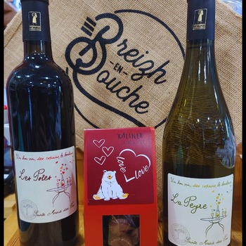 Du bon vin, des potes (ou à deux 😉!), le bonheur …
Et un peu de chocolat aussi 😋

Amoureusement vôtre ❤️!
Kenavo ar’vechal